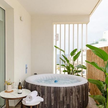 Appartement Apulialux Seaview Prestige Apt / Jacuzzi + Parking à Polignano a Mare Extérieur photo