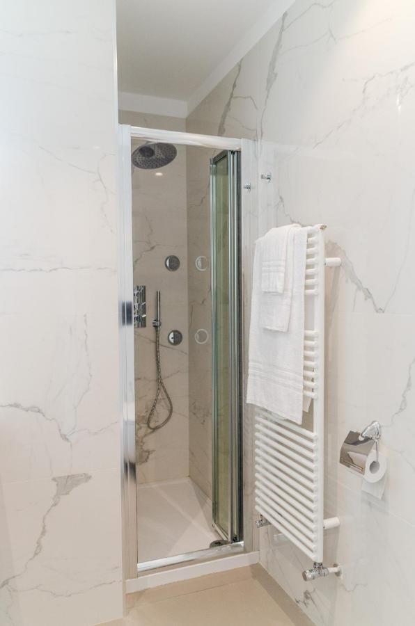 Appartement Apulialux Seaview Prestige Apt / Jacuzzi + Parking à Polignano a Mare Extérieur photo